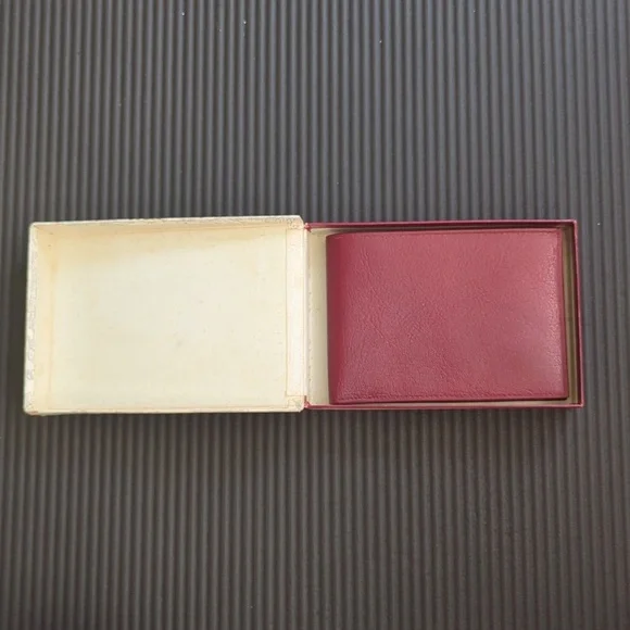 Unused vintage Piaget leather wallet in original box - Picture 3 of 4